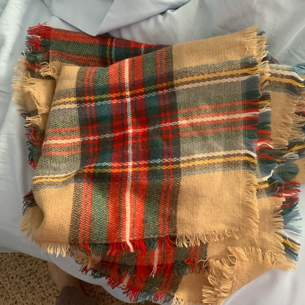 Tan and red blanket scarf